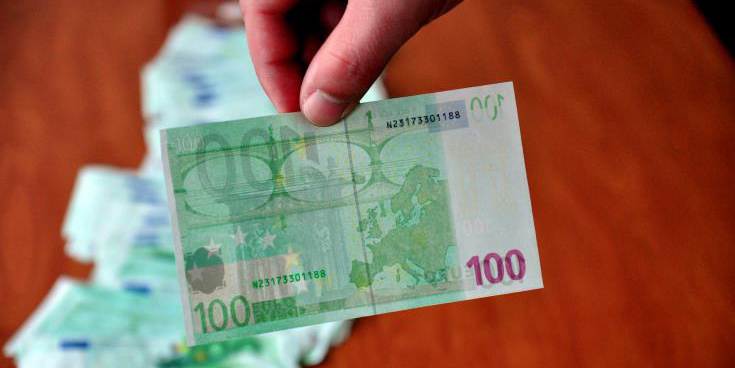 Πήγε με πλαστά χαρτονομίσματα των 200 ευρώ - Έκκληση στους πολίτες για προσοχή στις συναλλαγές τους 